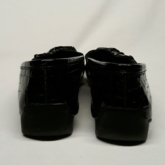 Stuart Weitzman Patent Croc Print Driving Loafer - Picture 3 of 5